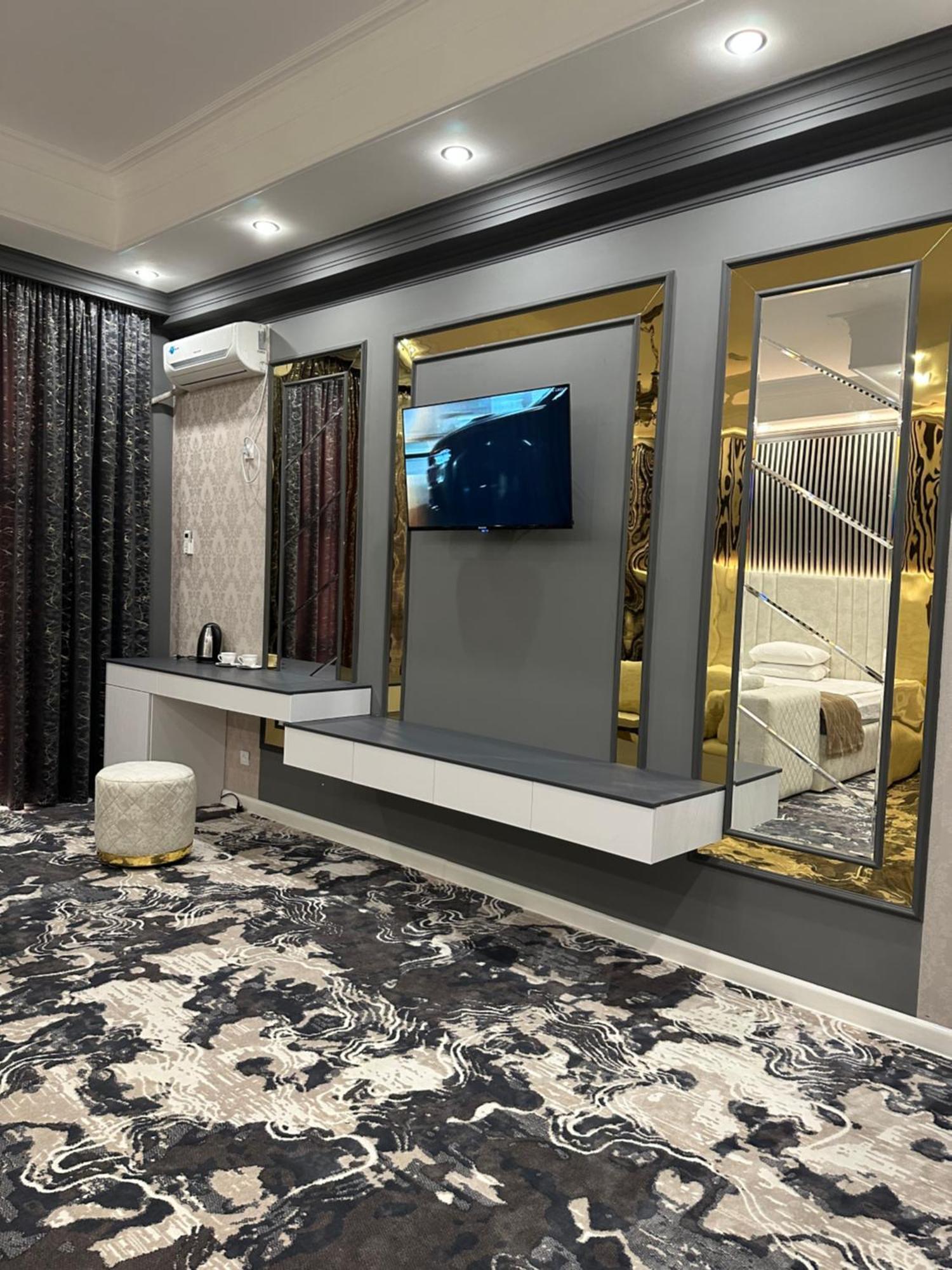 Jasmine Hotel Taraz Bilik gambar