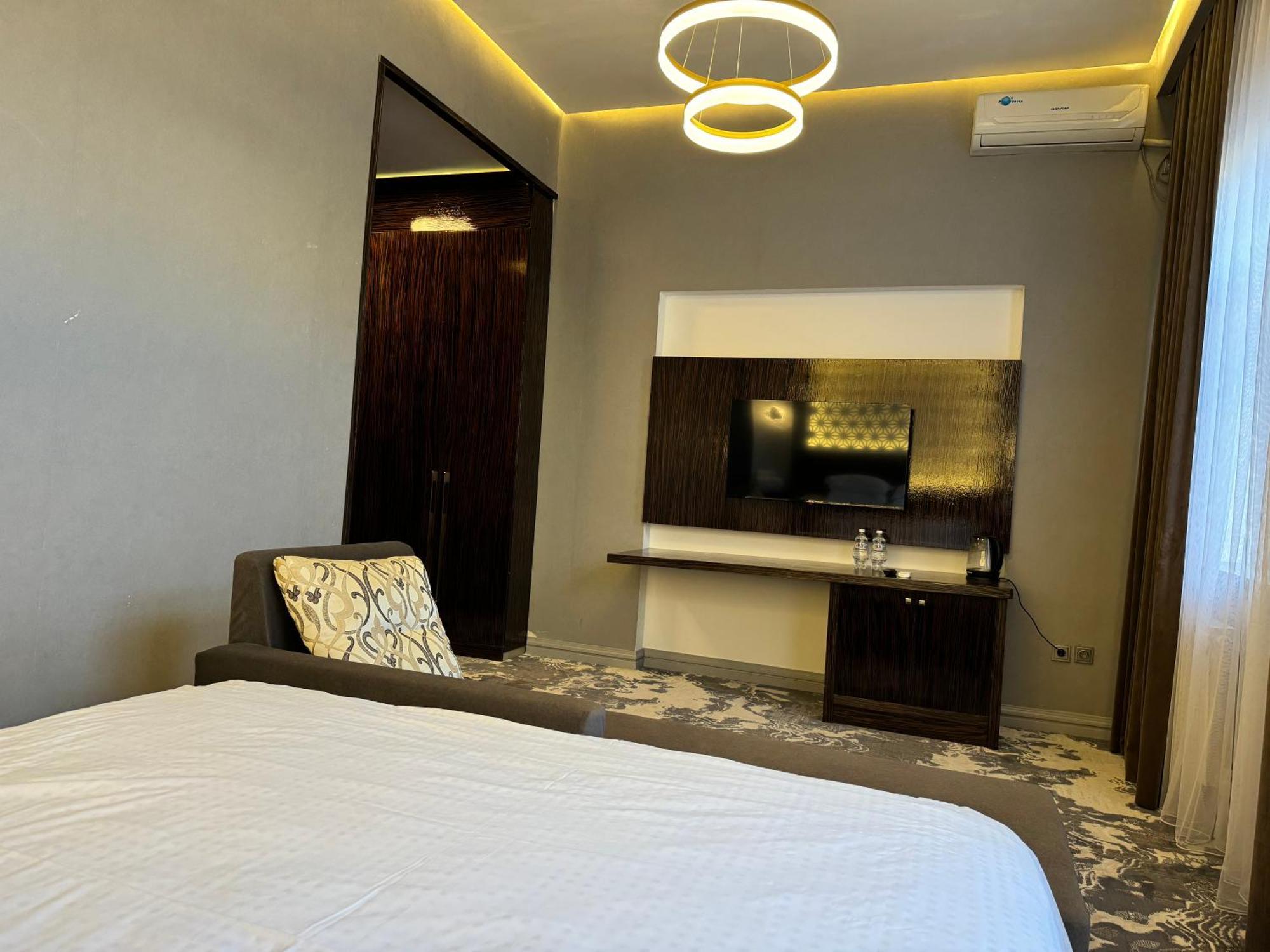 Jasmine Hotel Taraz Luaran gambar